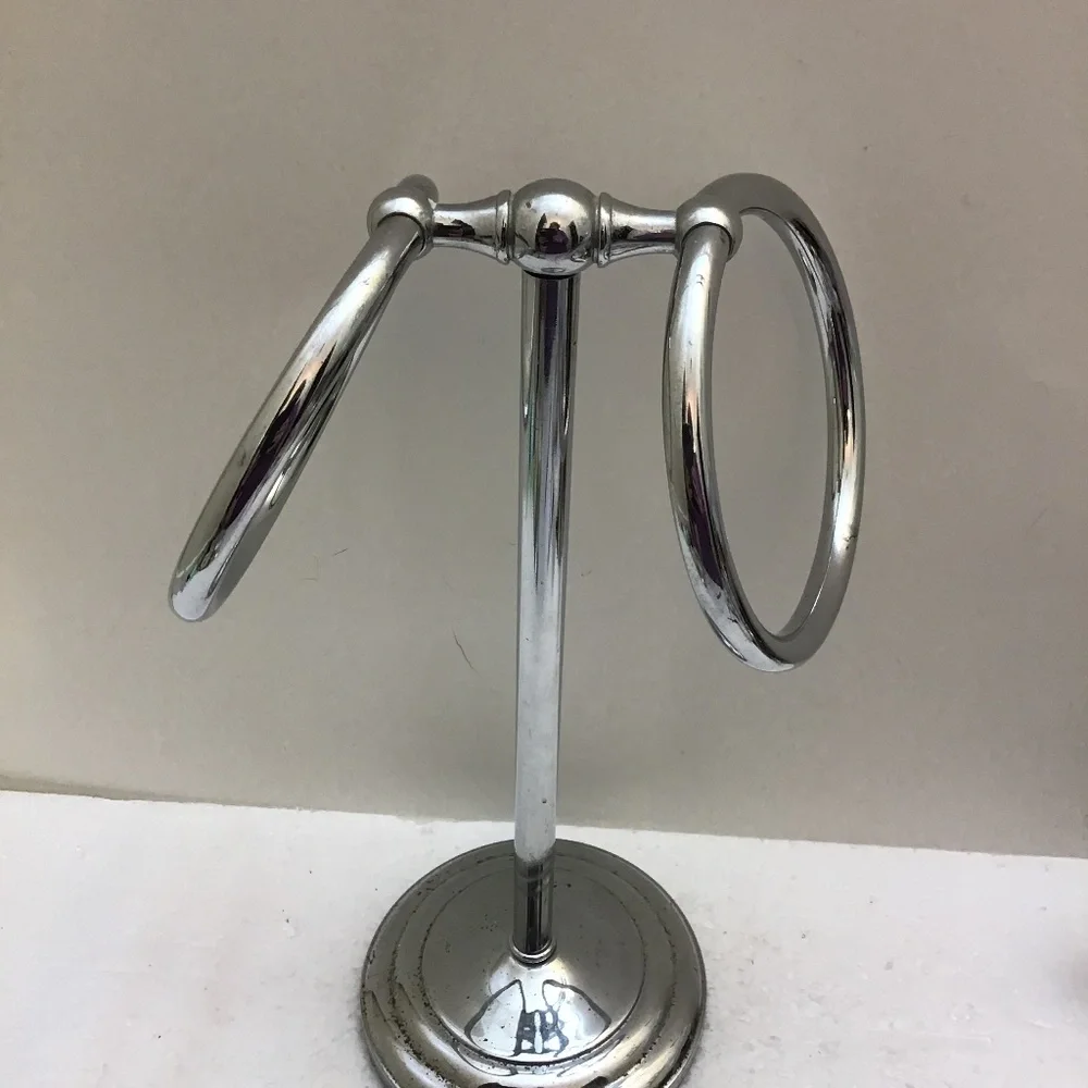 Vtg Silver Colored Towel Stand 12 Inches Tall Home Bath Accents Women Men Decor