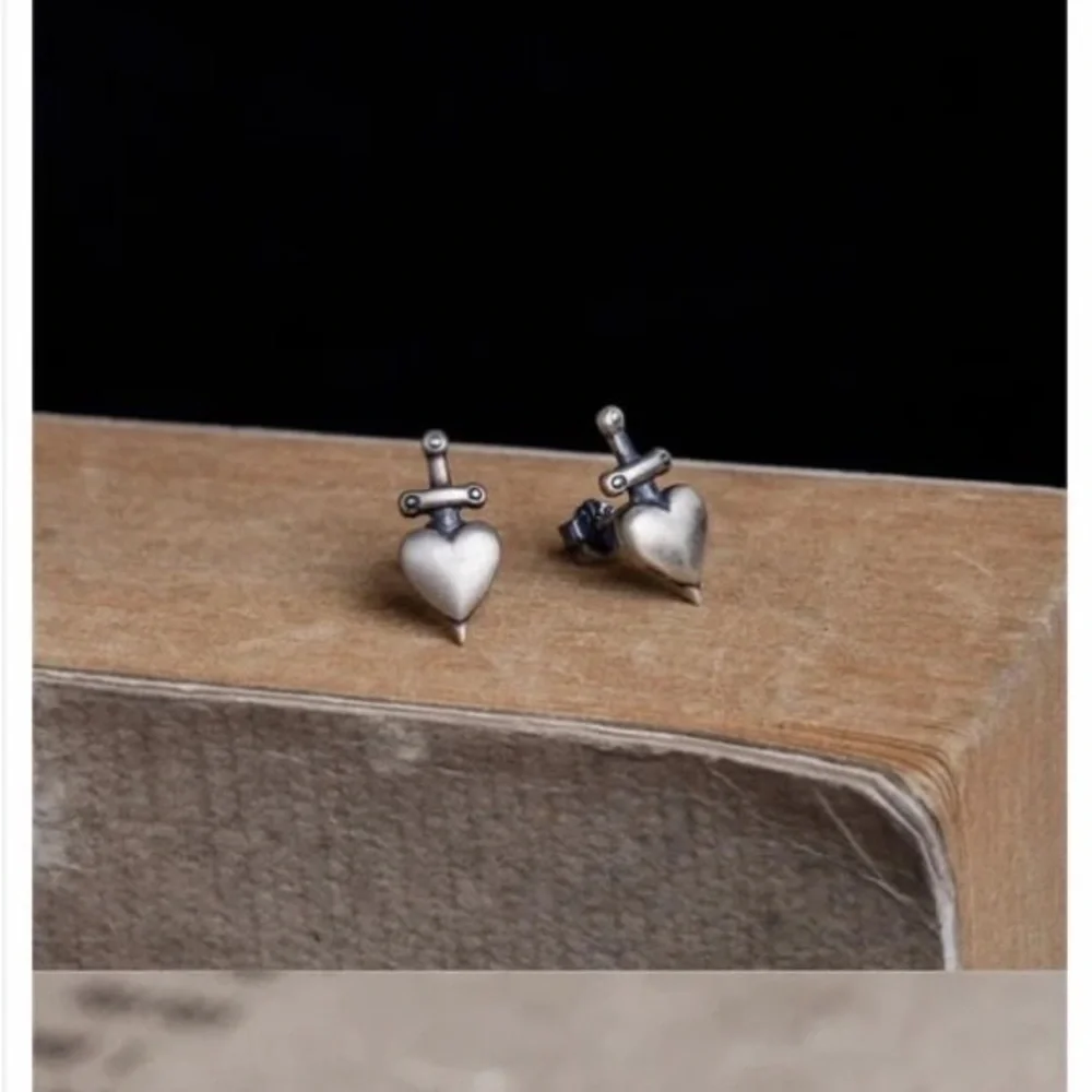 Single Accent 925 Sterling silver retro punk piercing heart sword stud earring