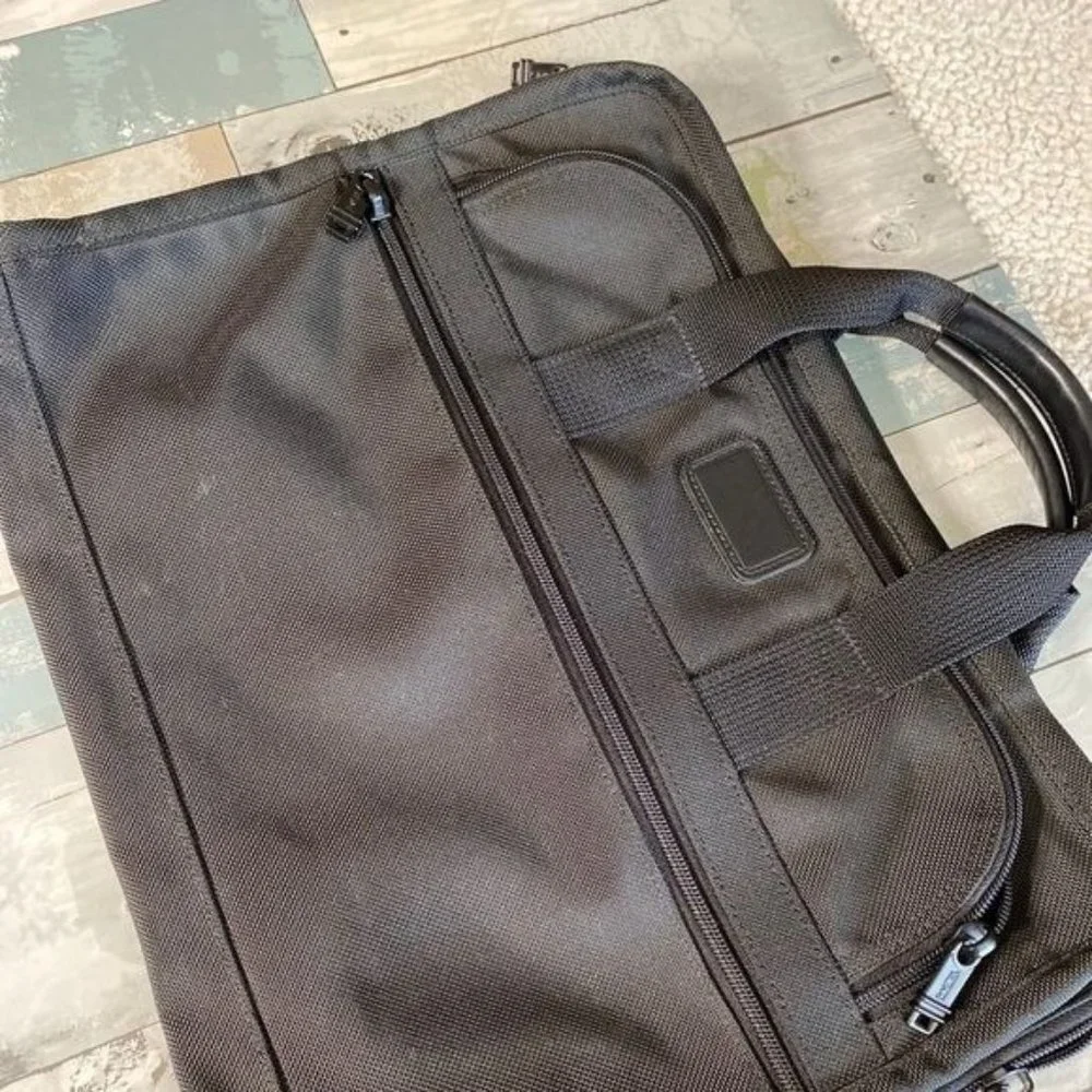 Tumi laptop business