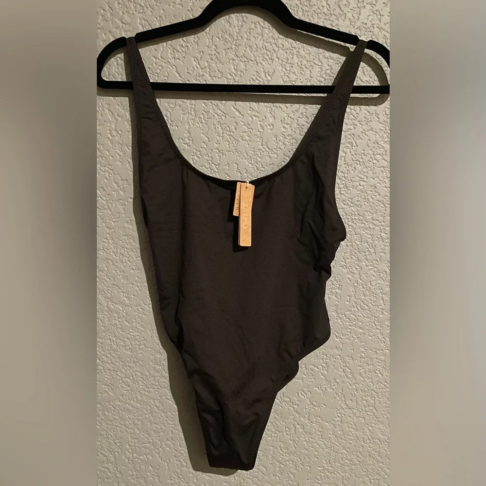 NWT Skims Recycled Swimsuit Scoop Neck One Piece in Onyx Color Size M