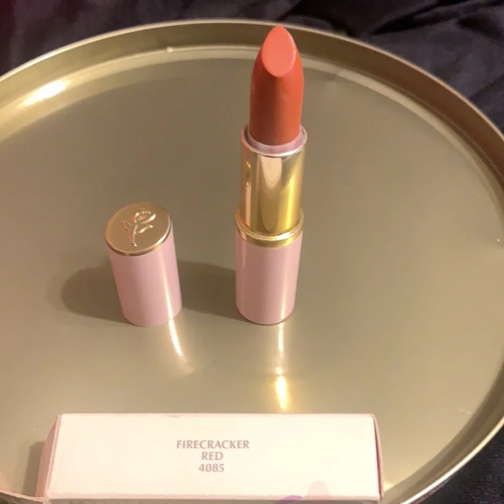 MARY KAY LIPSTICK FIRE CRACKER RED #4085 NEW WITH BOX