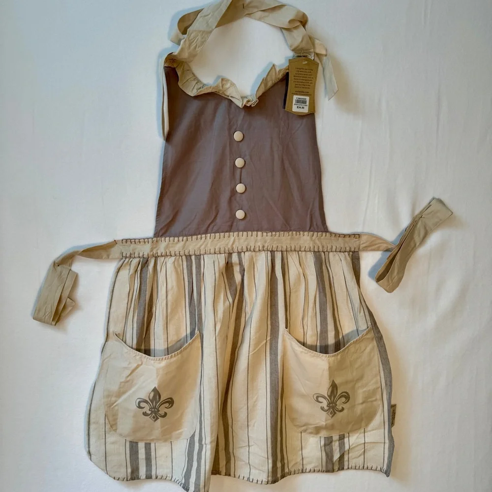 Apron from Sur La Table. Fleur de Lis