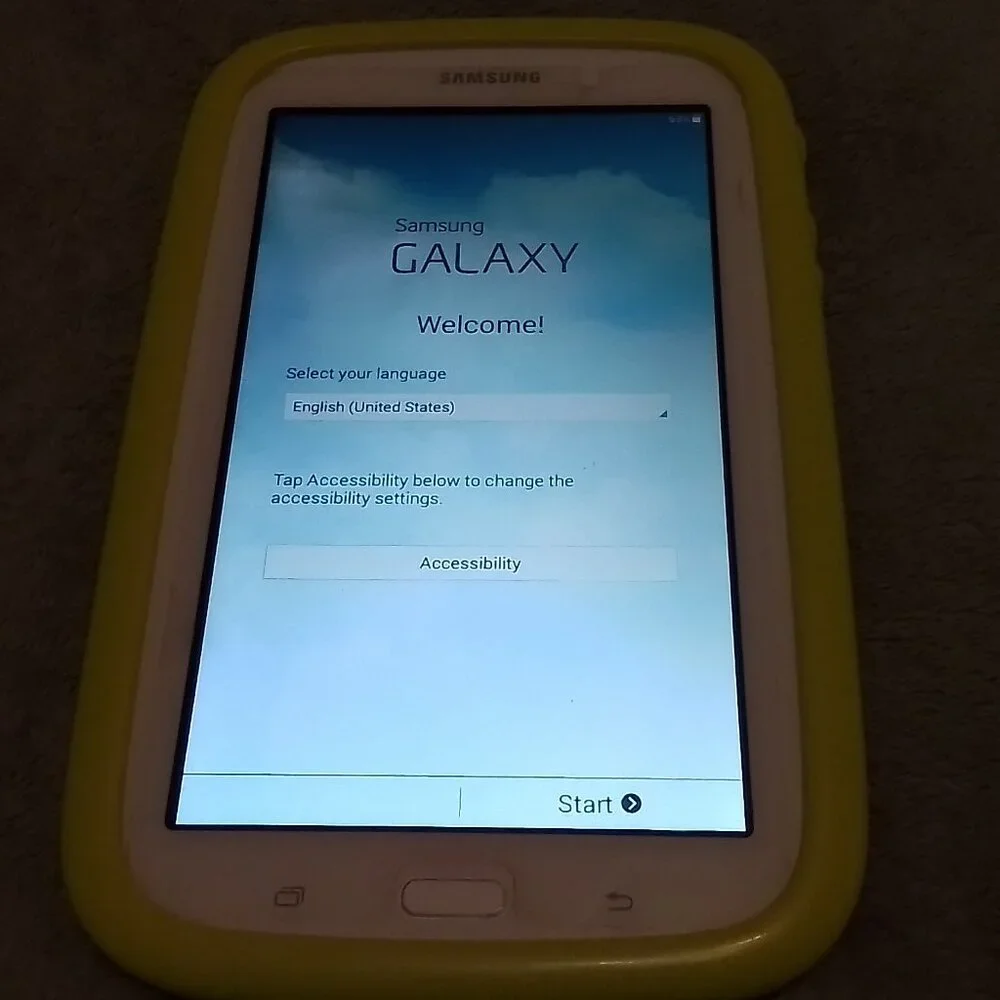 Samsung Galaxy Tab E Lite 8GB Wi-Fi 7 inch Tablet - White With Green Case