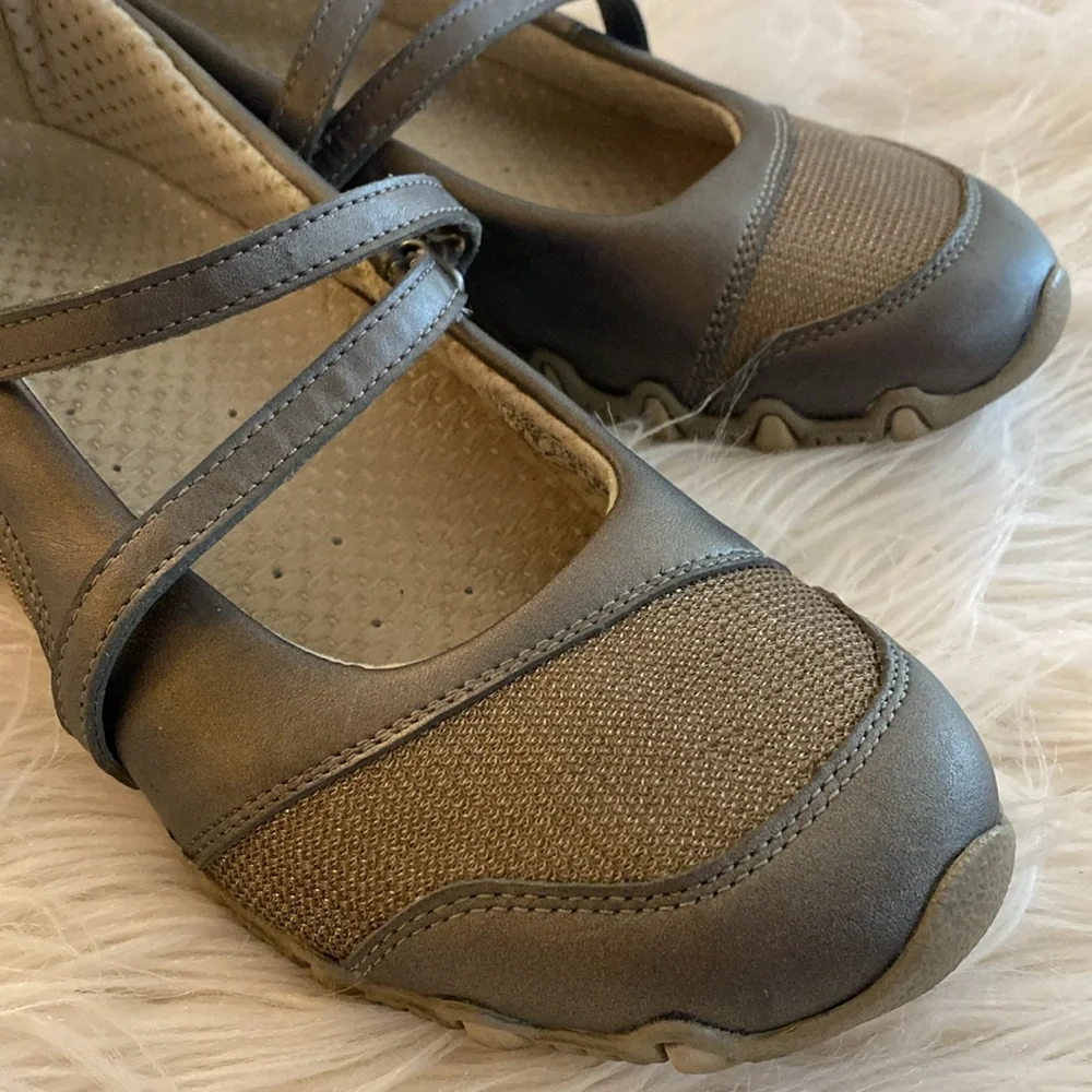SKECHERS Glittery/ leather shoes