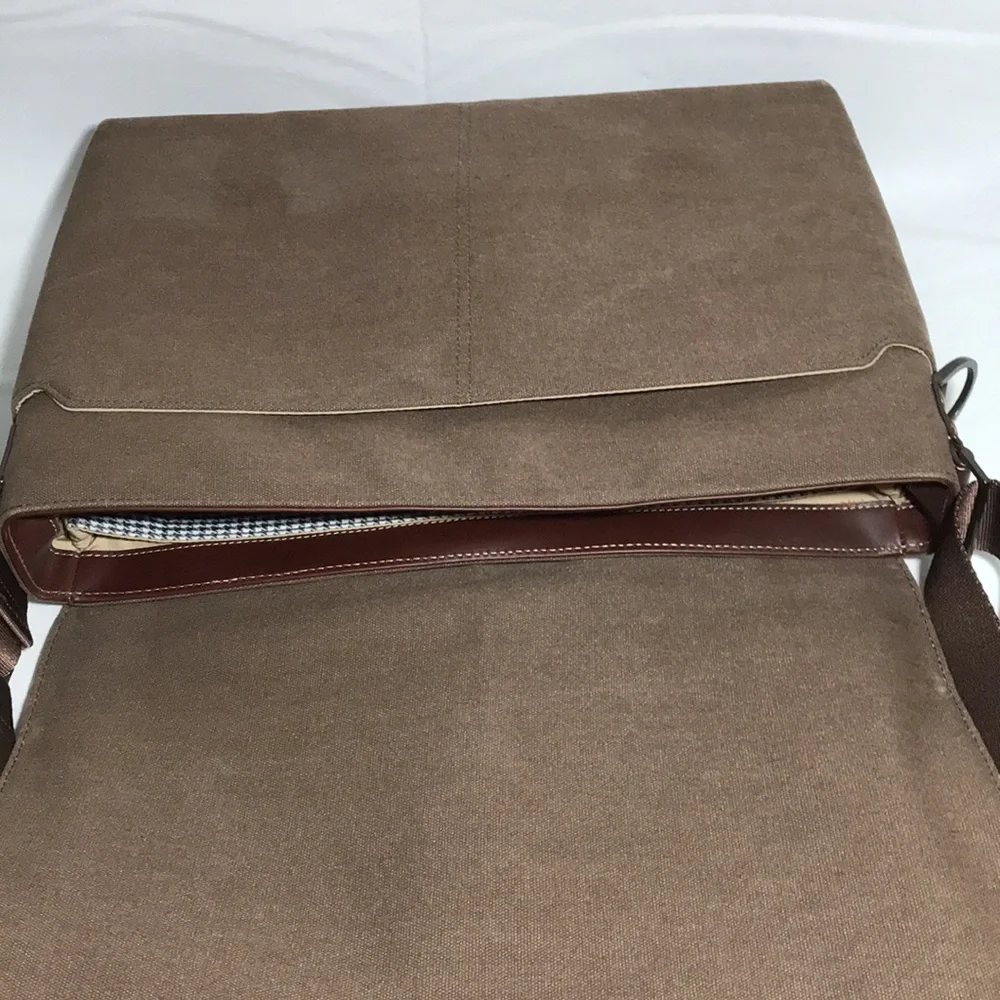 BOCONI NASHVILLE BRYANT LTE SLIM DOUBLE BUCKLE CANVAS & LEATHER MESSENGER