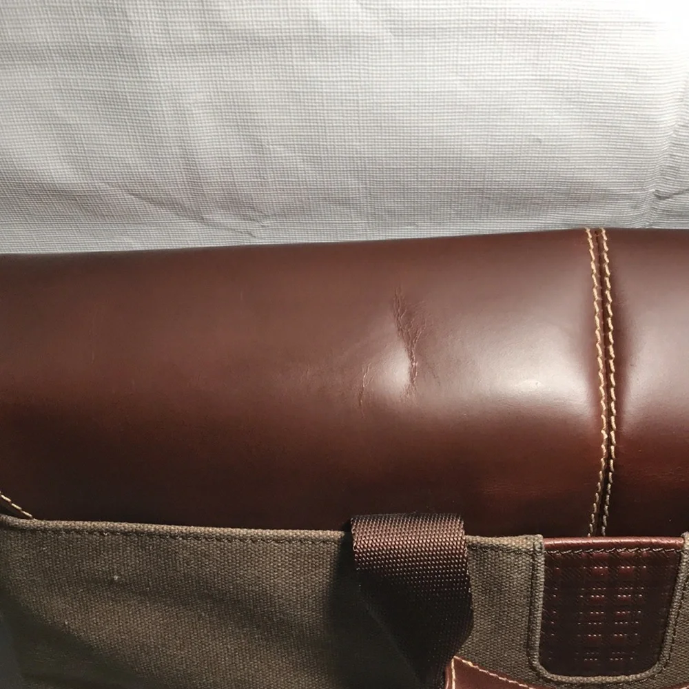 BOCONI NASHVILLE BRYANT LTE SLIM DOUBLE BUCKLE CANVAS & LEATHER MESSENGER