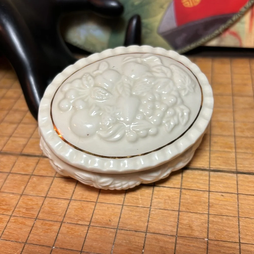 Lenox embossed strawberry