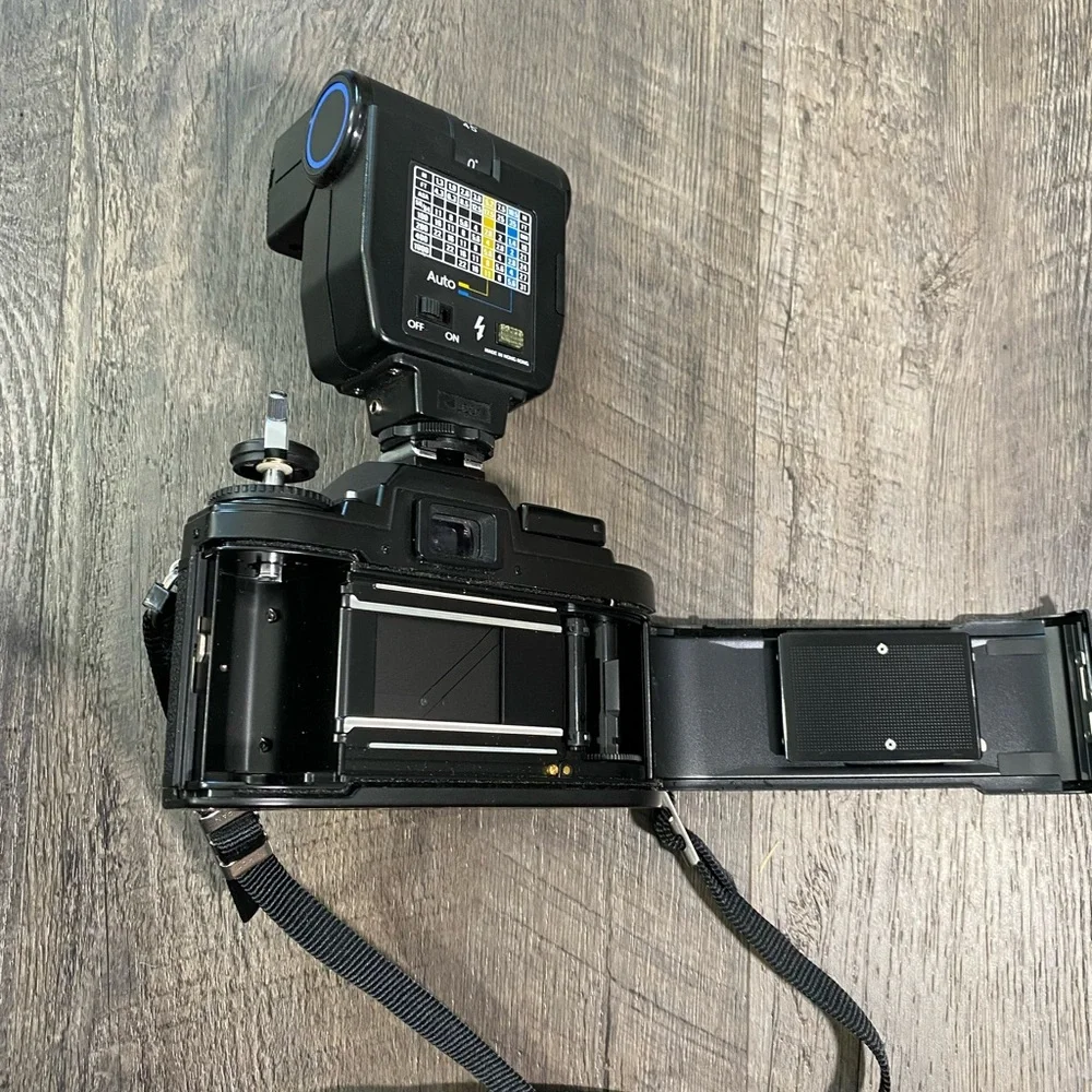 Nikon FG 35mm SLR Film Camera w/Nikon 50mm 1:1.8 Lens