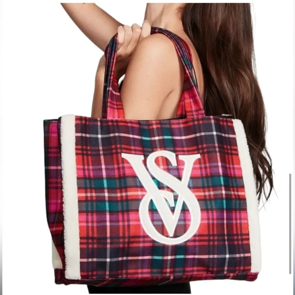 PINK Victoria’s Secret tote and blanket