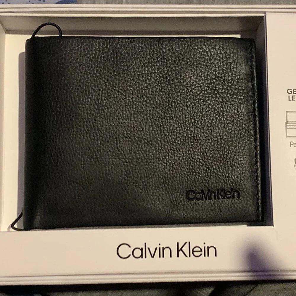 Men's RFID Leather Minimalist Bifold Wallet with Multiple Card Slots and ID