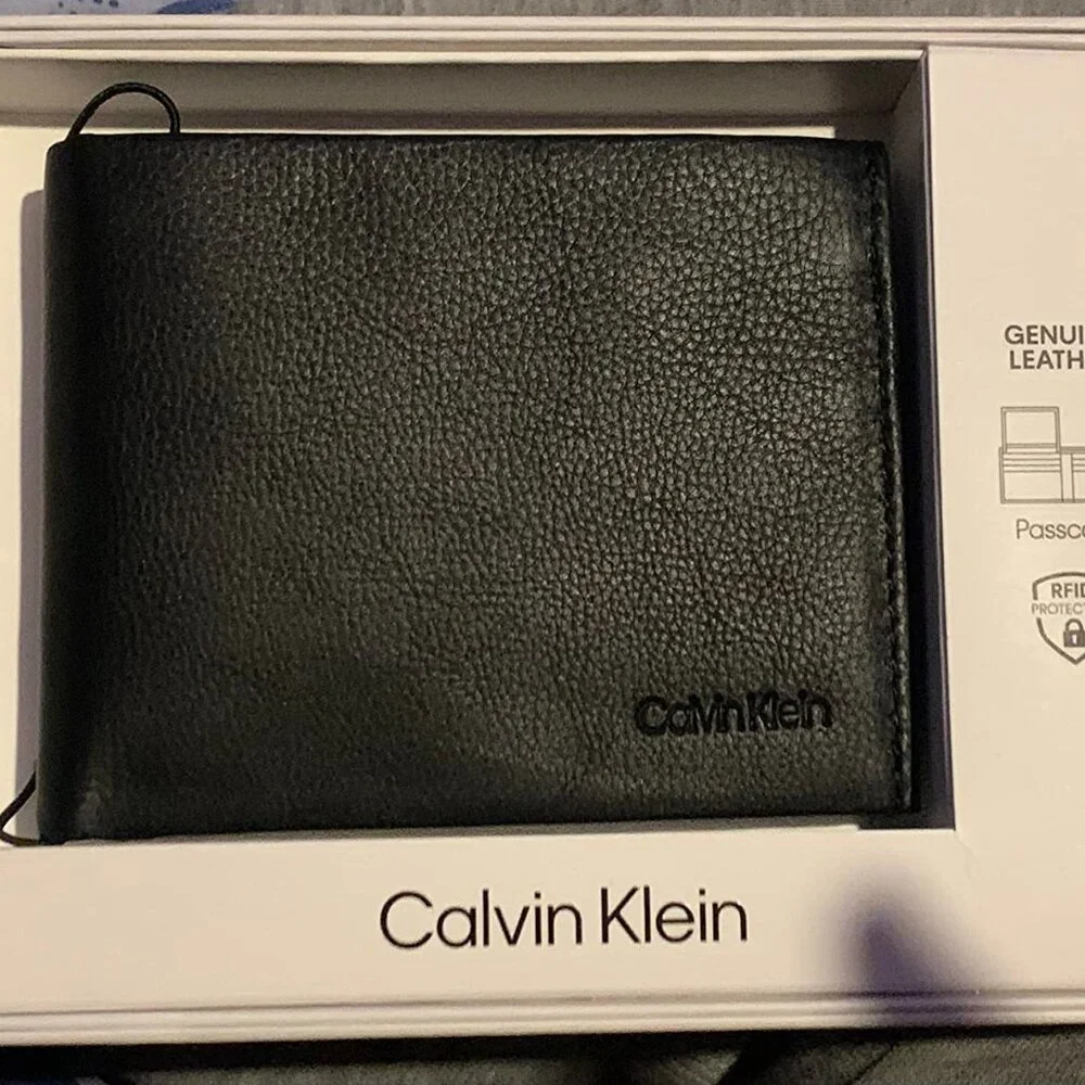 Men's RFID Leather Minimalist Bifold Wallet with Multiple Card Slots and ID