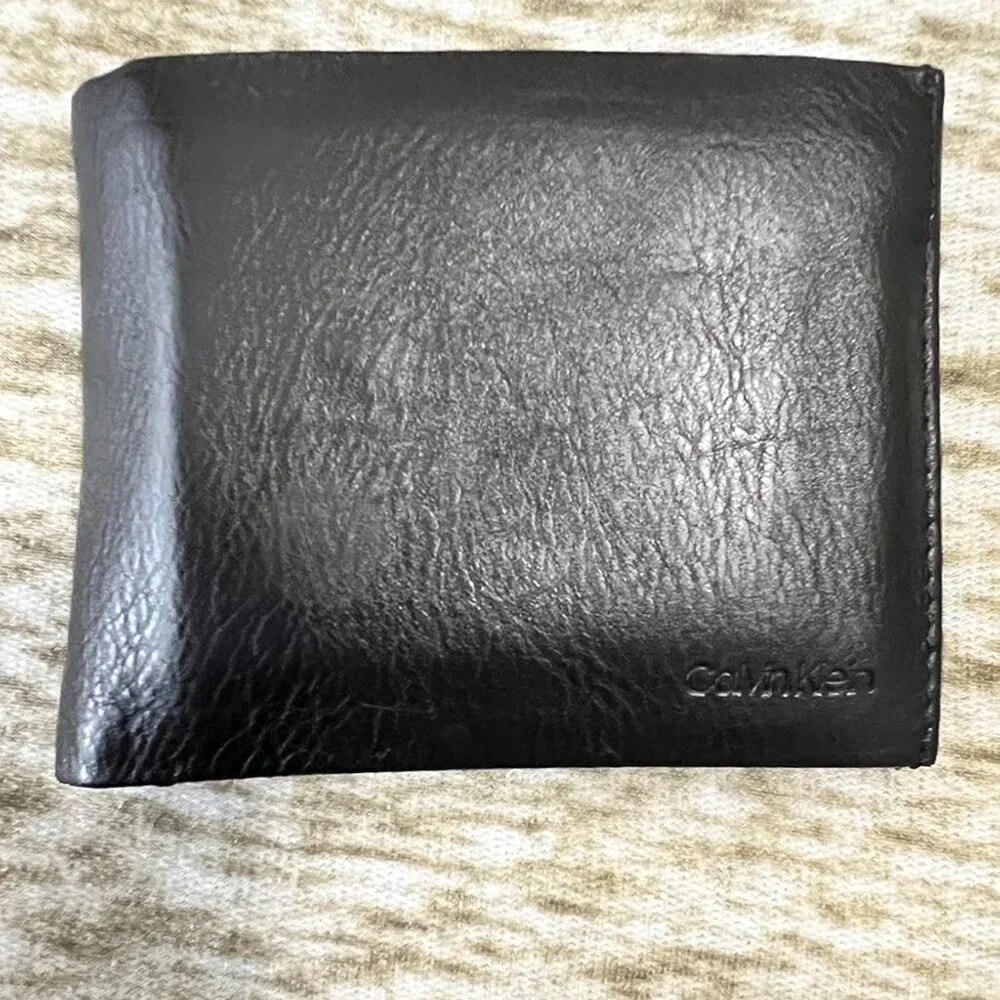 Men's RFID Leather Minimalist Bifold Wallet with Multiple Card Slots and ID