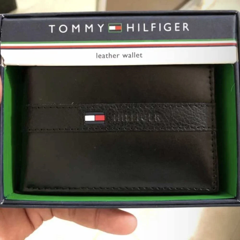 Tommy Hilfiger Men's Classic Bifold Wallet with ID Window and Multiple Card Slot