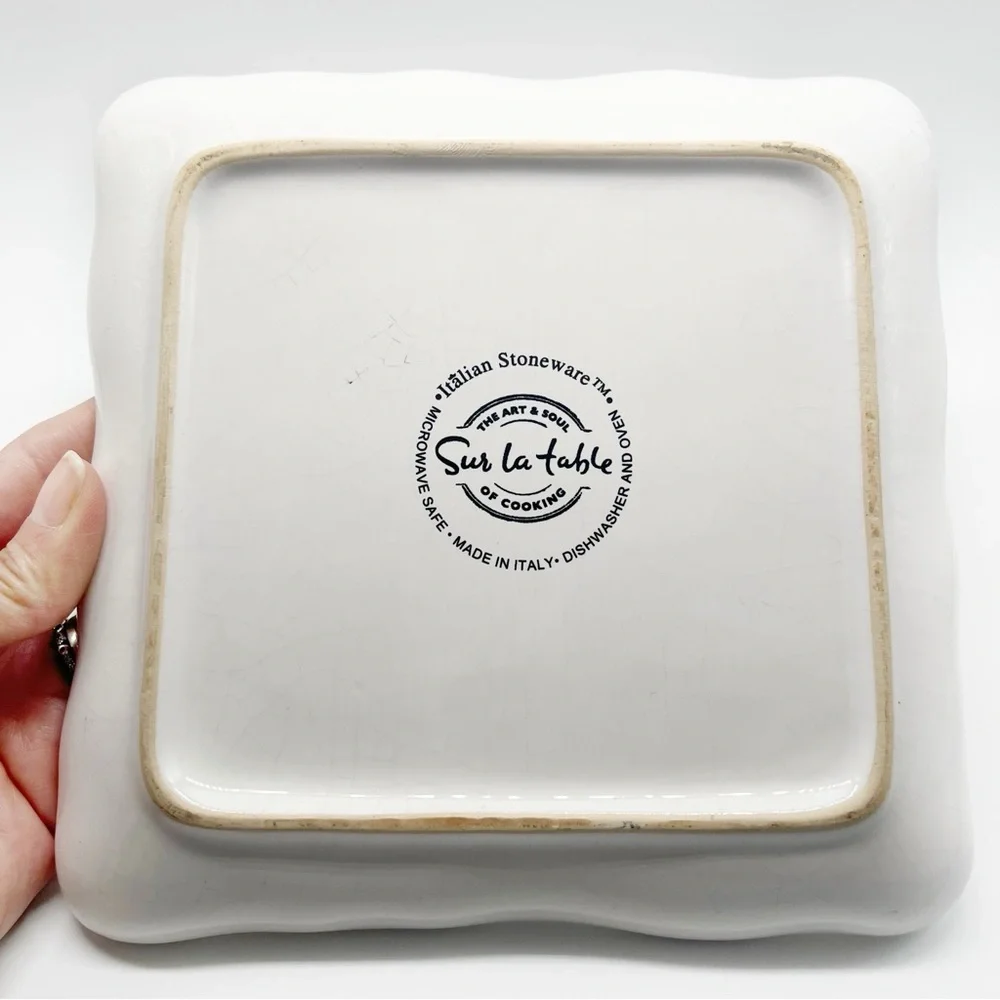 Sur la table Small Serving Dish