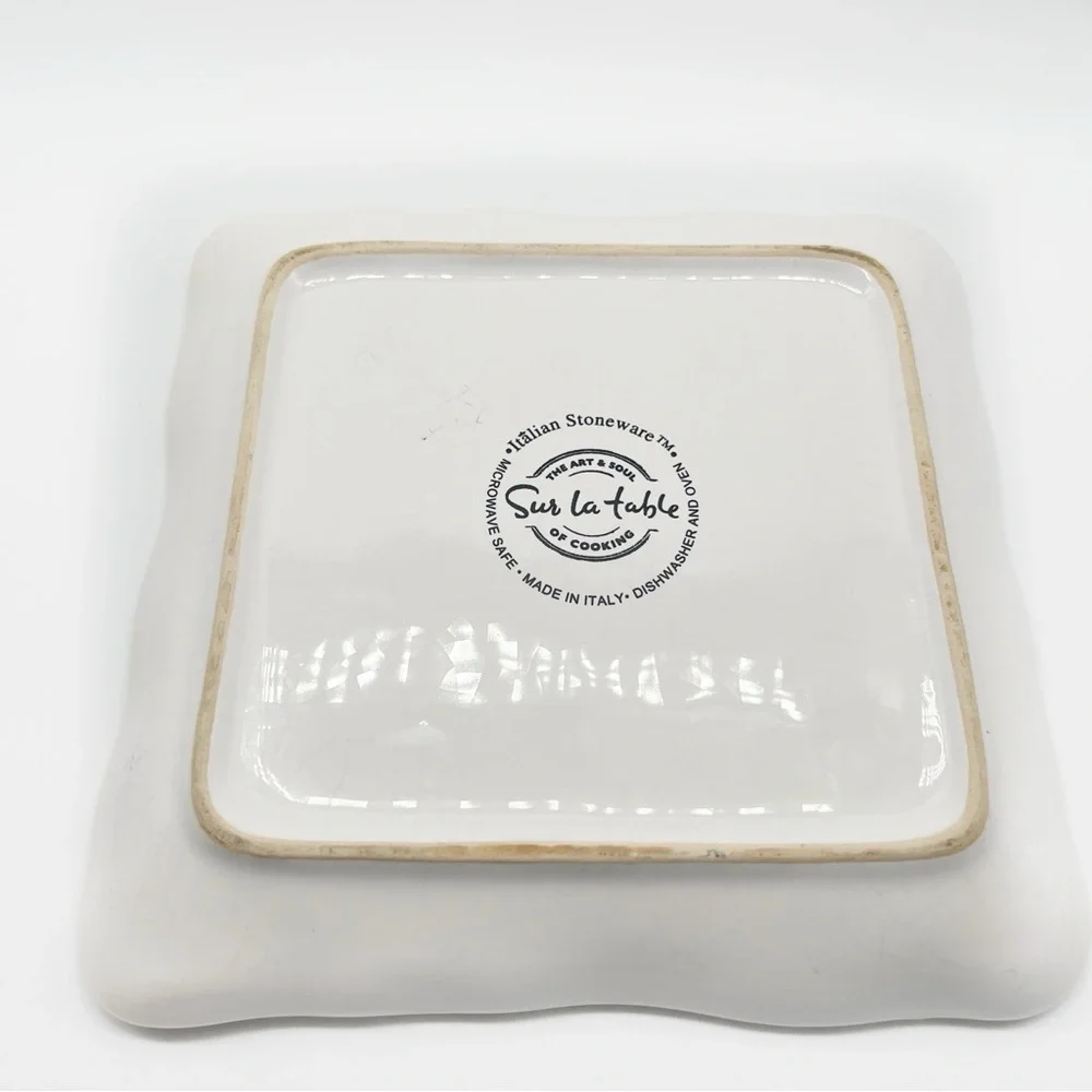 Sur la table Small Serving Dish