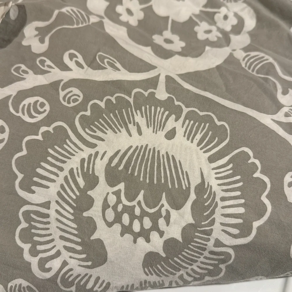 Pottery barn, teen twin duvet, set gray and white