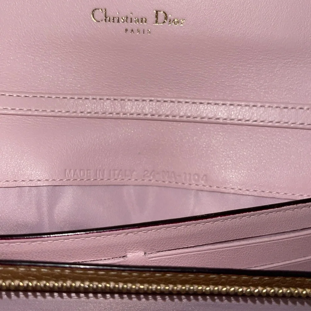 Preloved Christain Dior wallet on chain