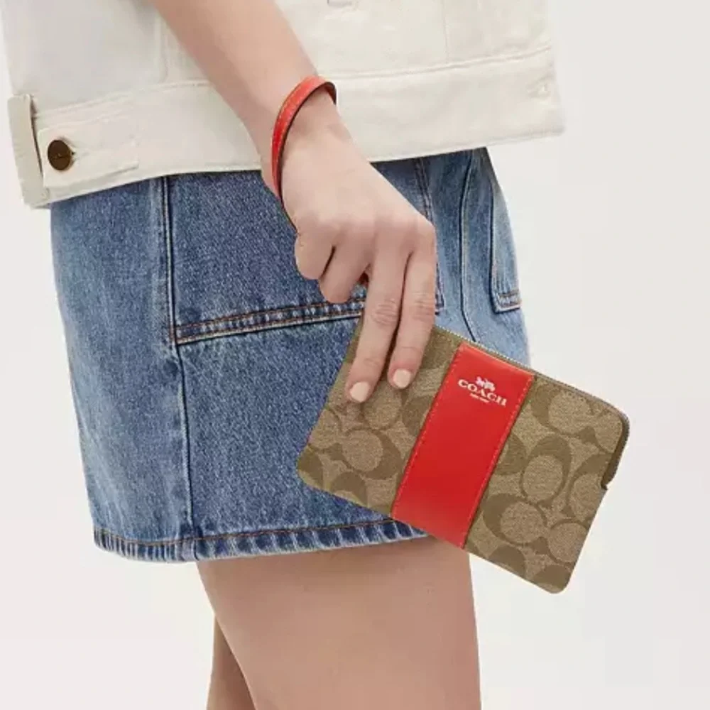 NWT Coach Corner Zip Wristlet In Signature Canvas