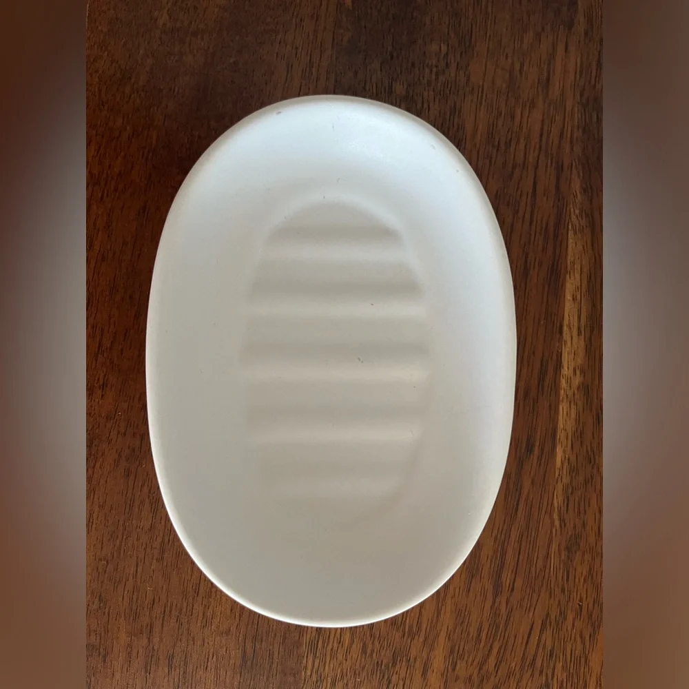 Bed Bath and Beyond soap dish. White ceramic and brushed nickel, NWT.