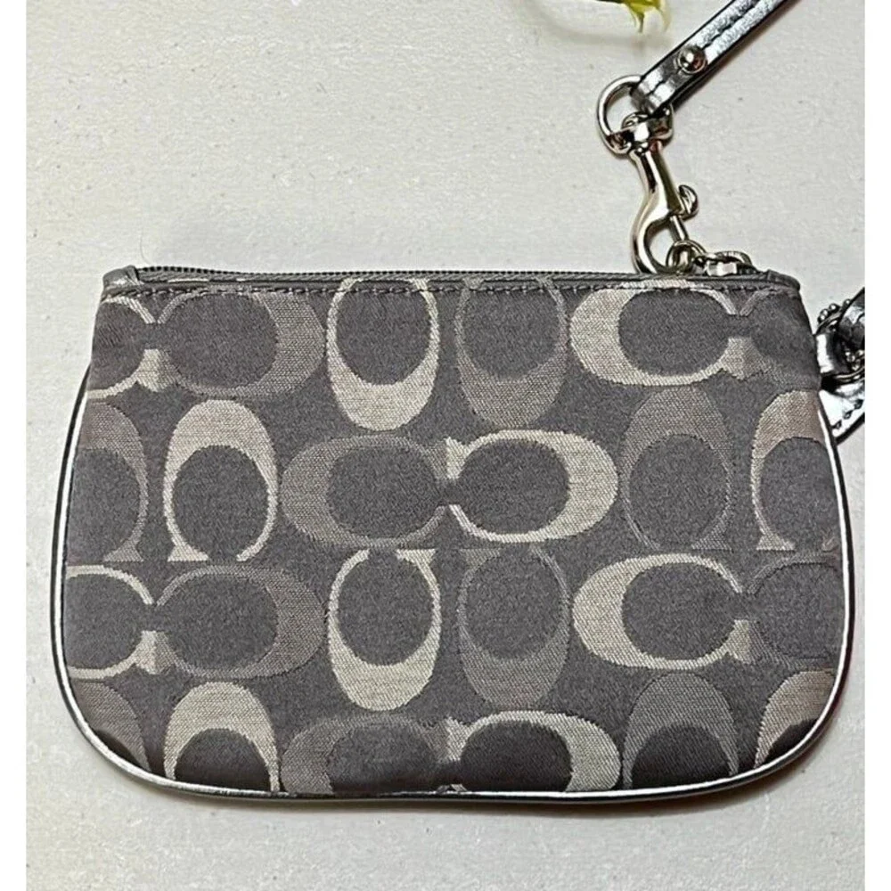 COACH SIGNATURE C SMALL SILVER WRISTLET F45659 SILVER/GREY WHITE