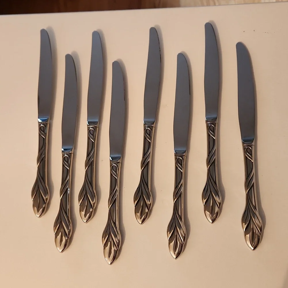 8 Oneida Eden knives