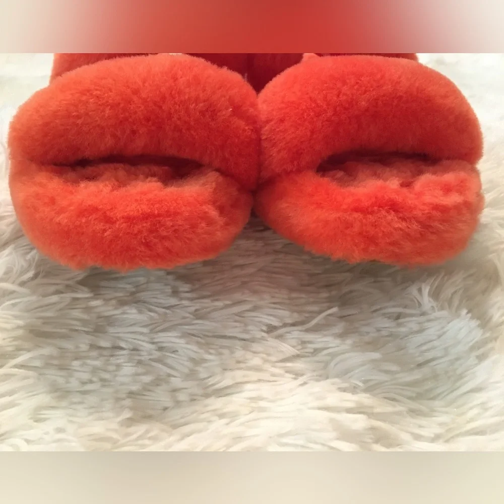 UGG Girl's Fluff Yeah Slide Slippers - LIKE NEW CONDITION!