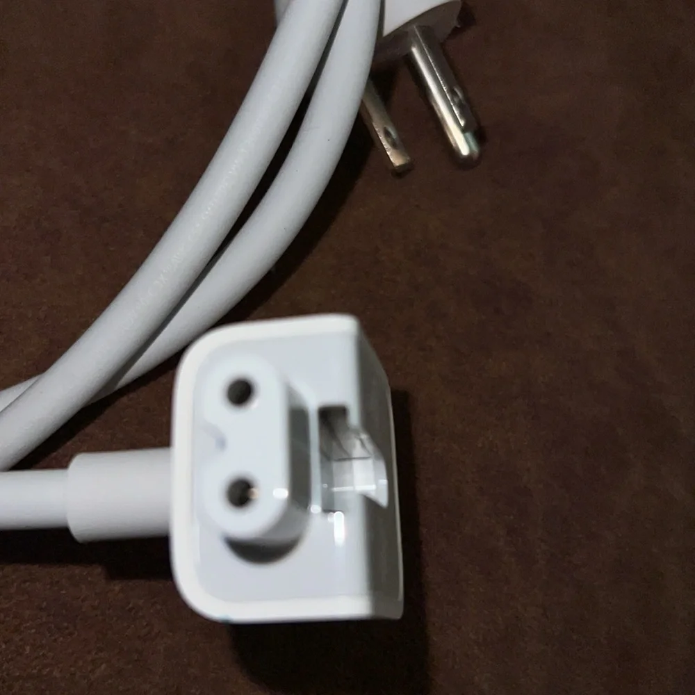 Apple 140w 61w