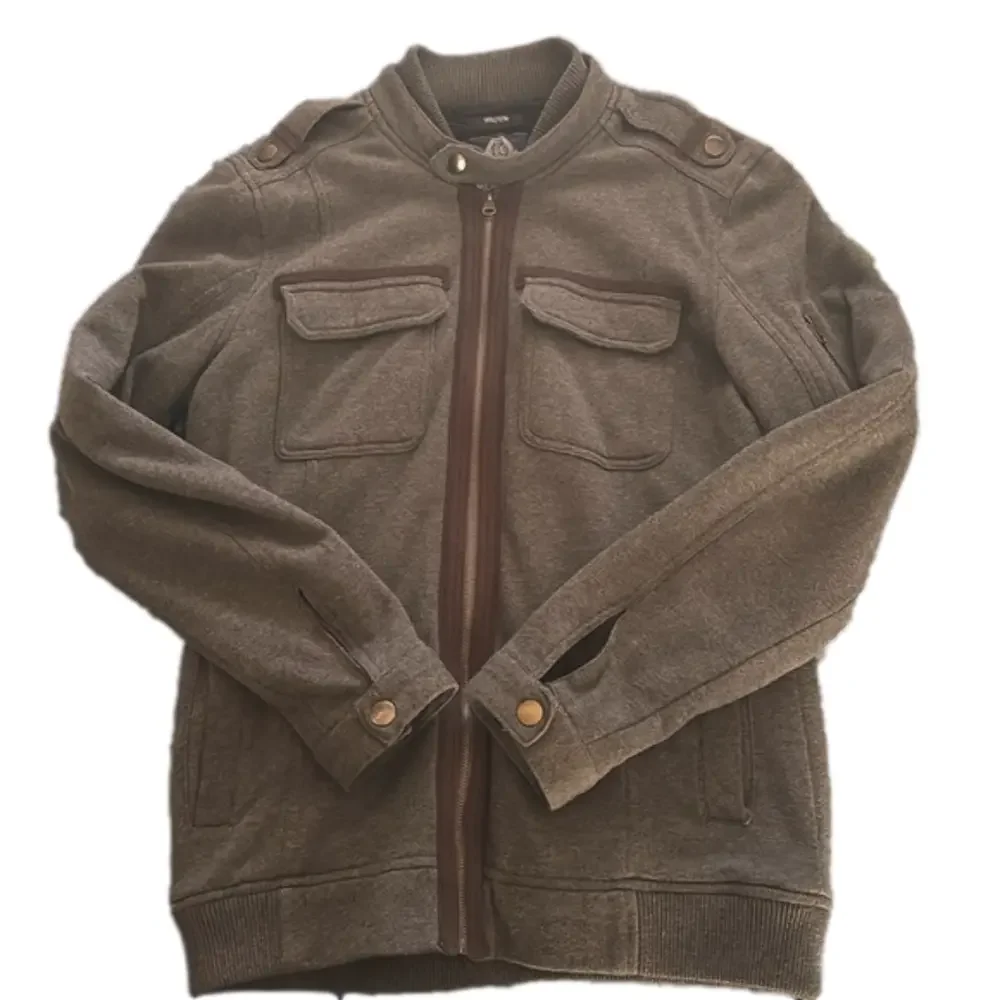 Men’s medium zip up jacket