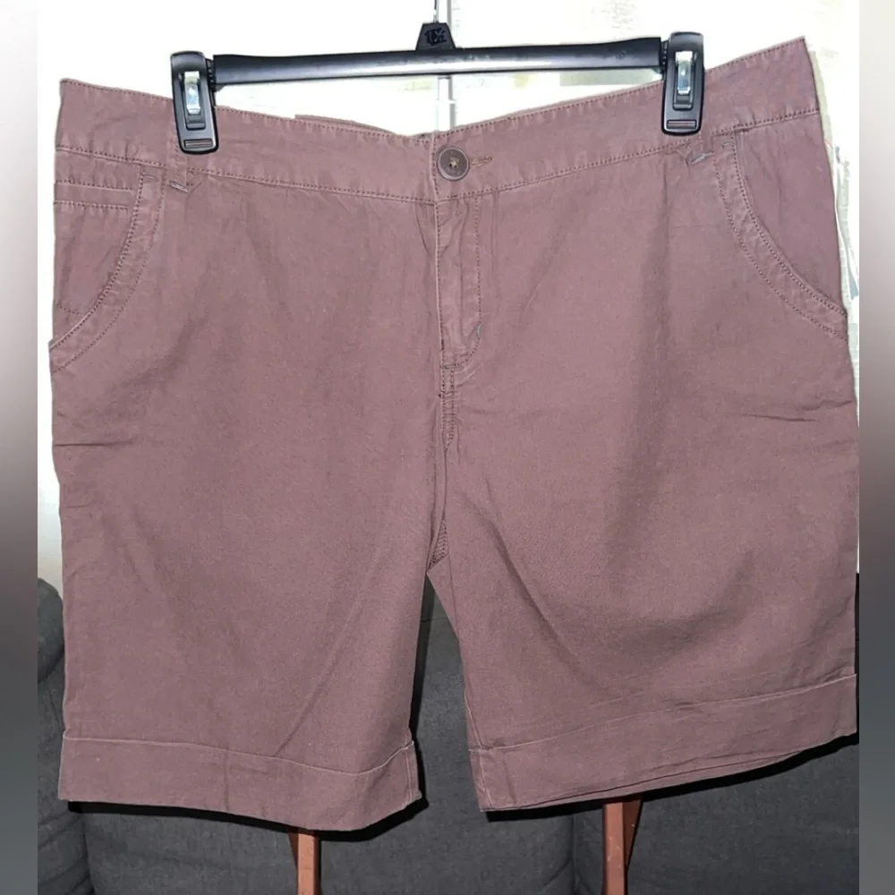 NWT Low Rise Relaxed Fit Short