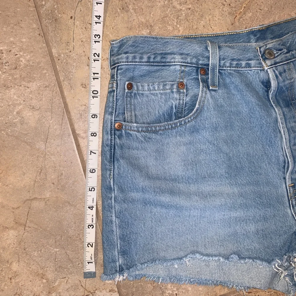 LEVI’S | 501 Denim Jean Shorts in Luxor Baked Light Wash, Size 33