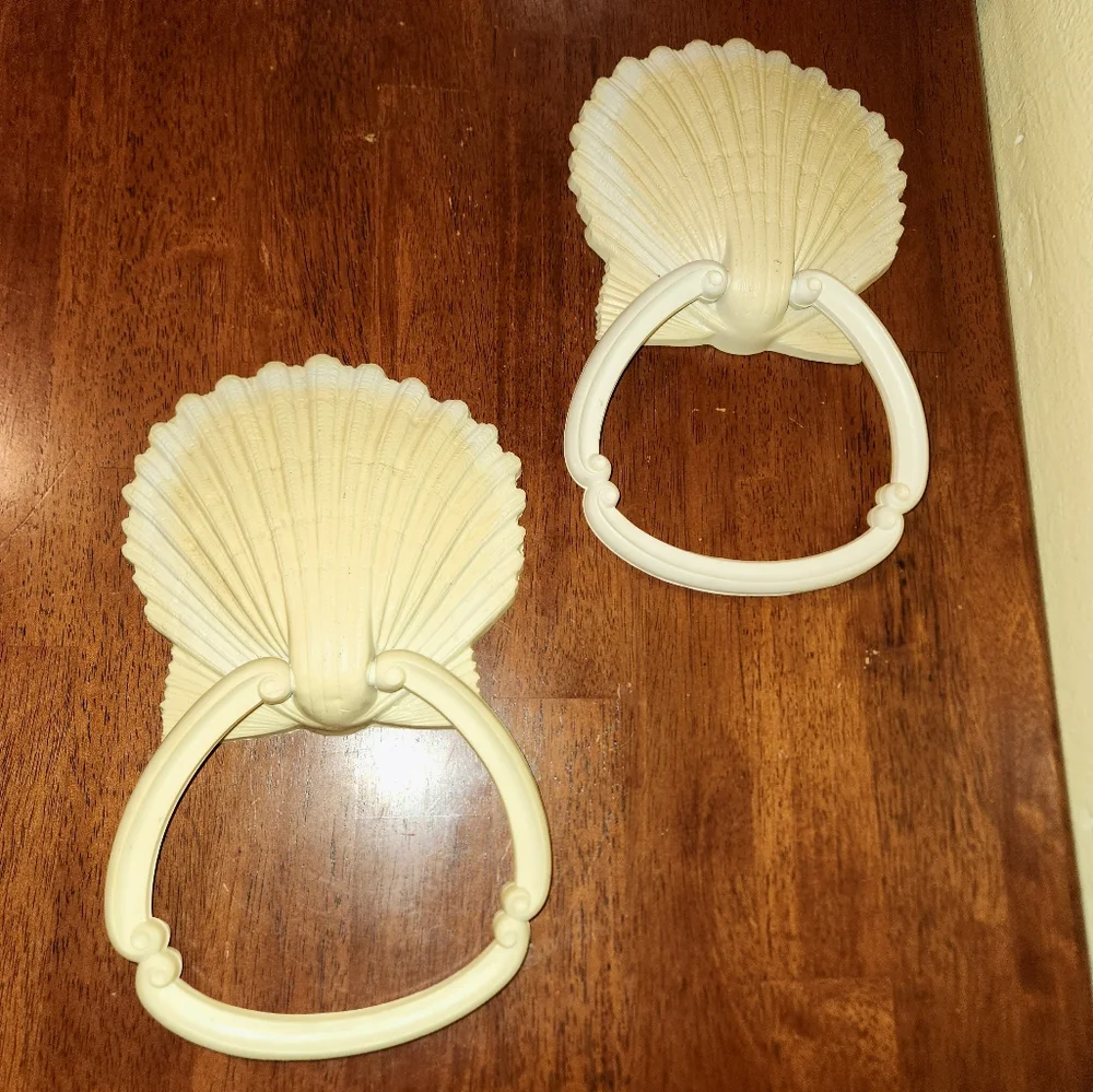 Vintage 1970s Plastic Wall Mounted Homco Sea Shell Towel Rings