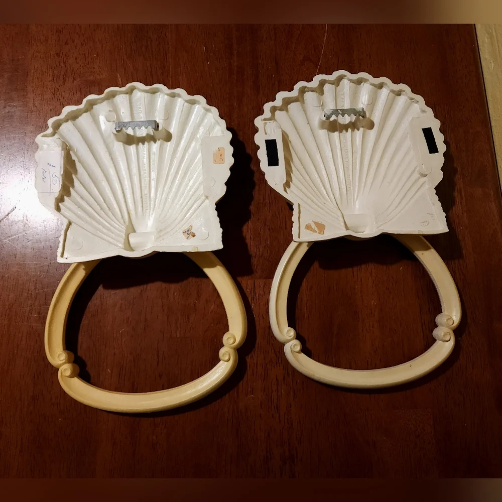 Vintage 1970s Plastic Wall Mounted Homco Sea Shell Towel Rings
