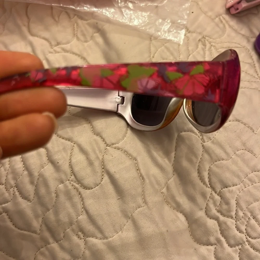 Little girls sunglasses Disney Tinker Bell have some flaws multi color used