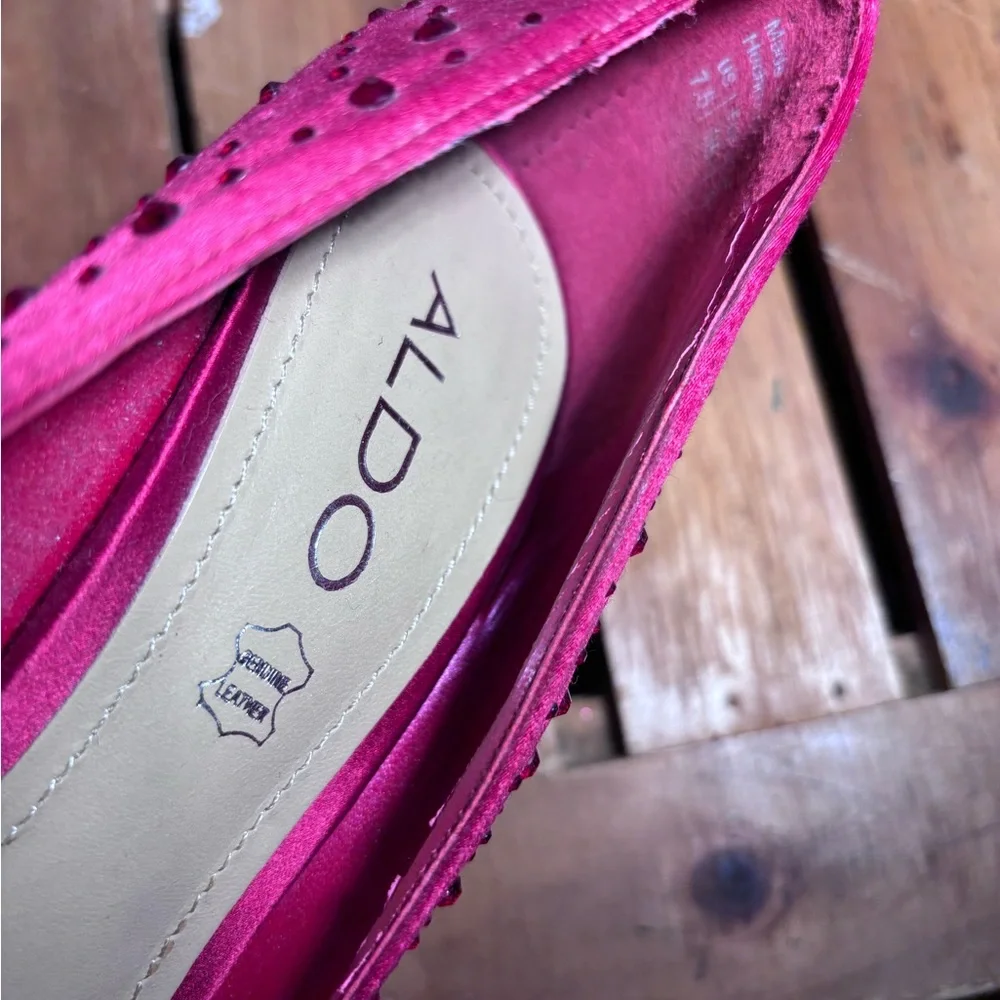 Aldo red size inches