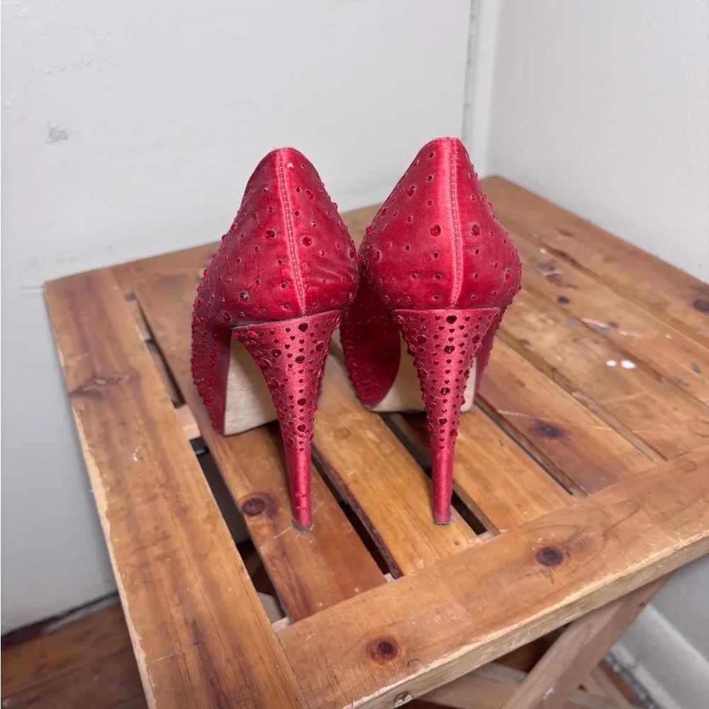 Aldo size red studded
