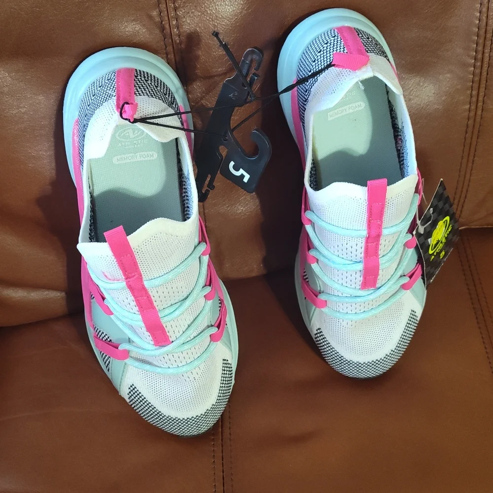 Girls Athletic Size 5