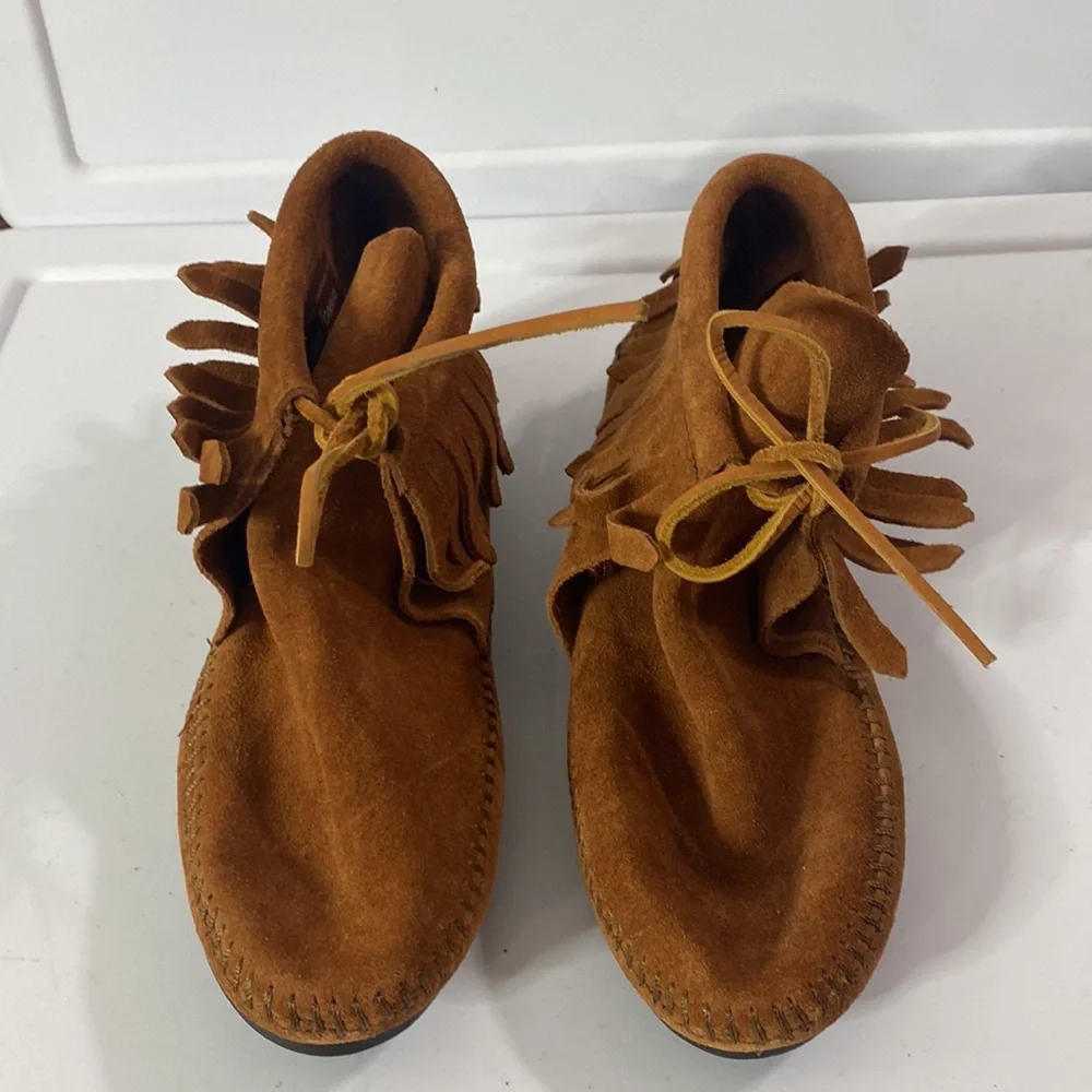 Minnetonka lightweight sole compliments
