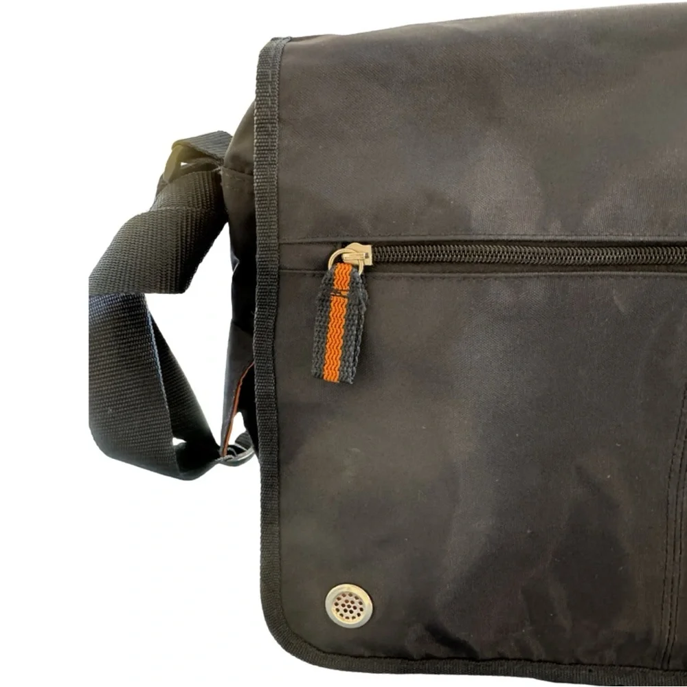 N/A measurements zippered interior