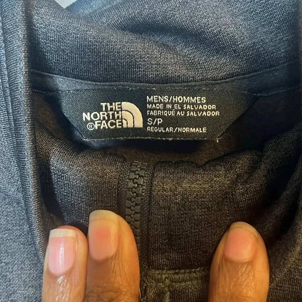 The North Face men’s gray