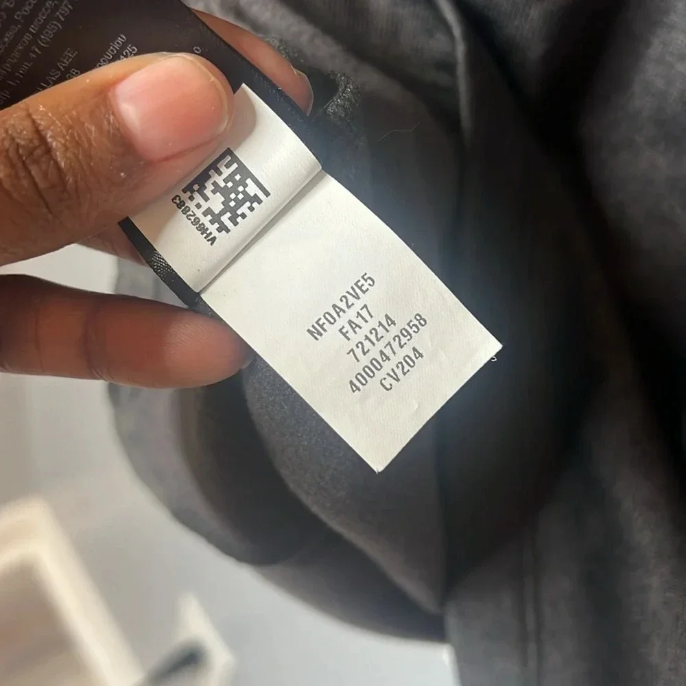 The North Face men’s gray