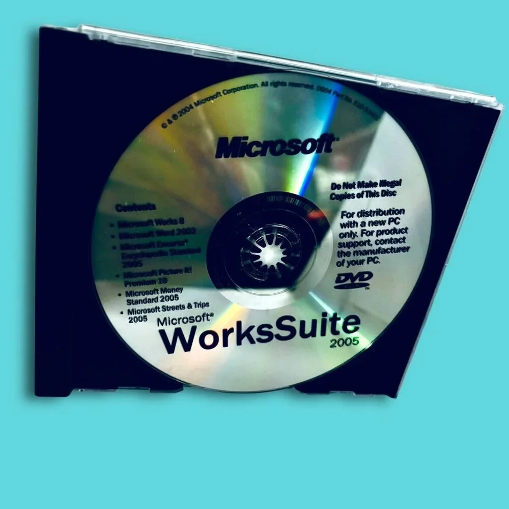 Microsoft Works Suite (2003, DVD-ROM).