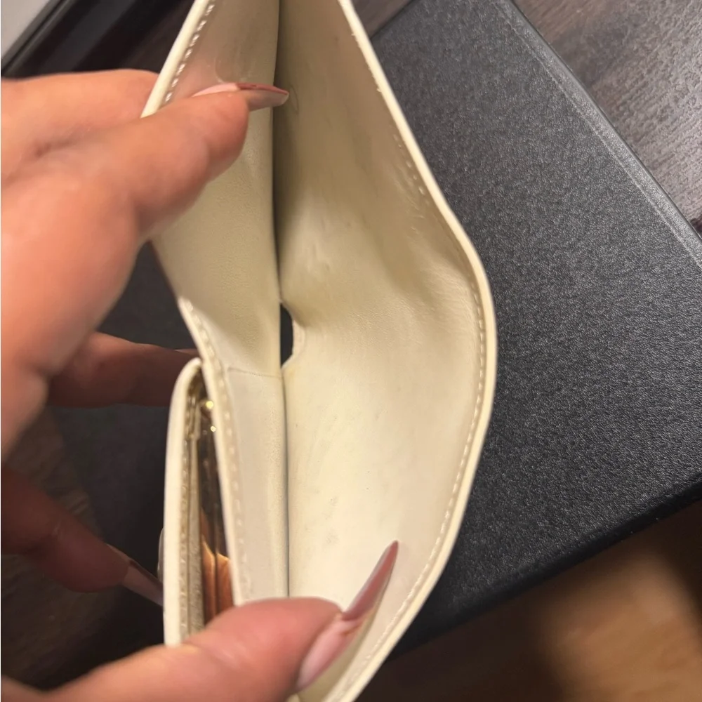 🌞🎉EUC Louis Vuitton Kiss Lock Wallet Coin purse Vernis Authentic-code MI0027.