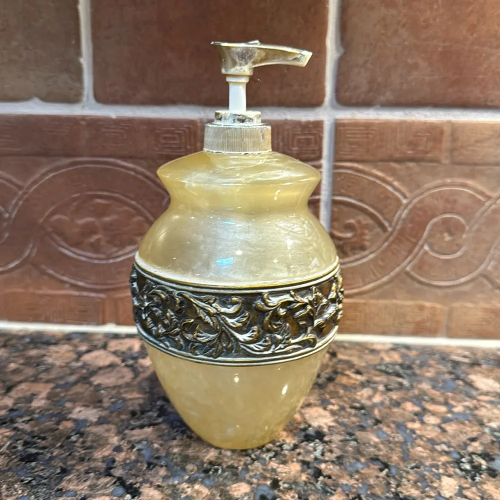 Resin hand or dish soap dispenser bathroom or kitchen