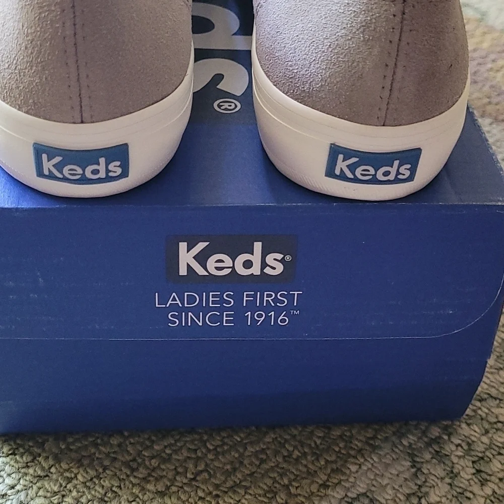 Keds Slip on Sneaker with faux shearling foot bed. Size 5.5