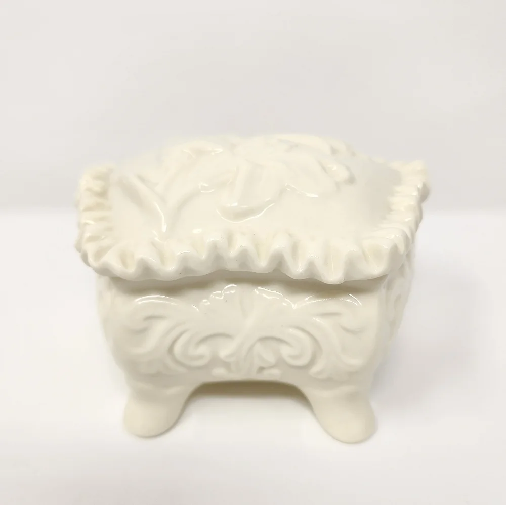 N/A vintage white