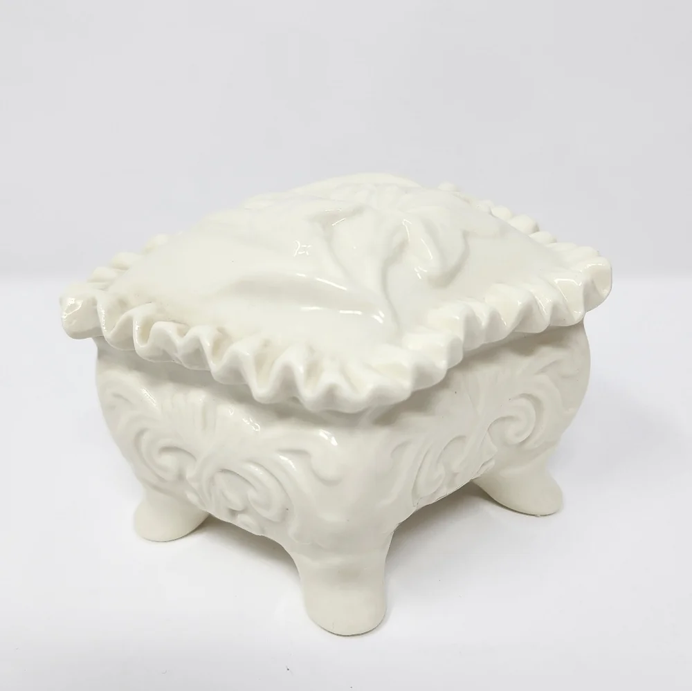 N/A vintage white