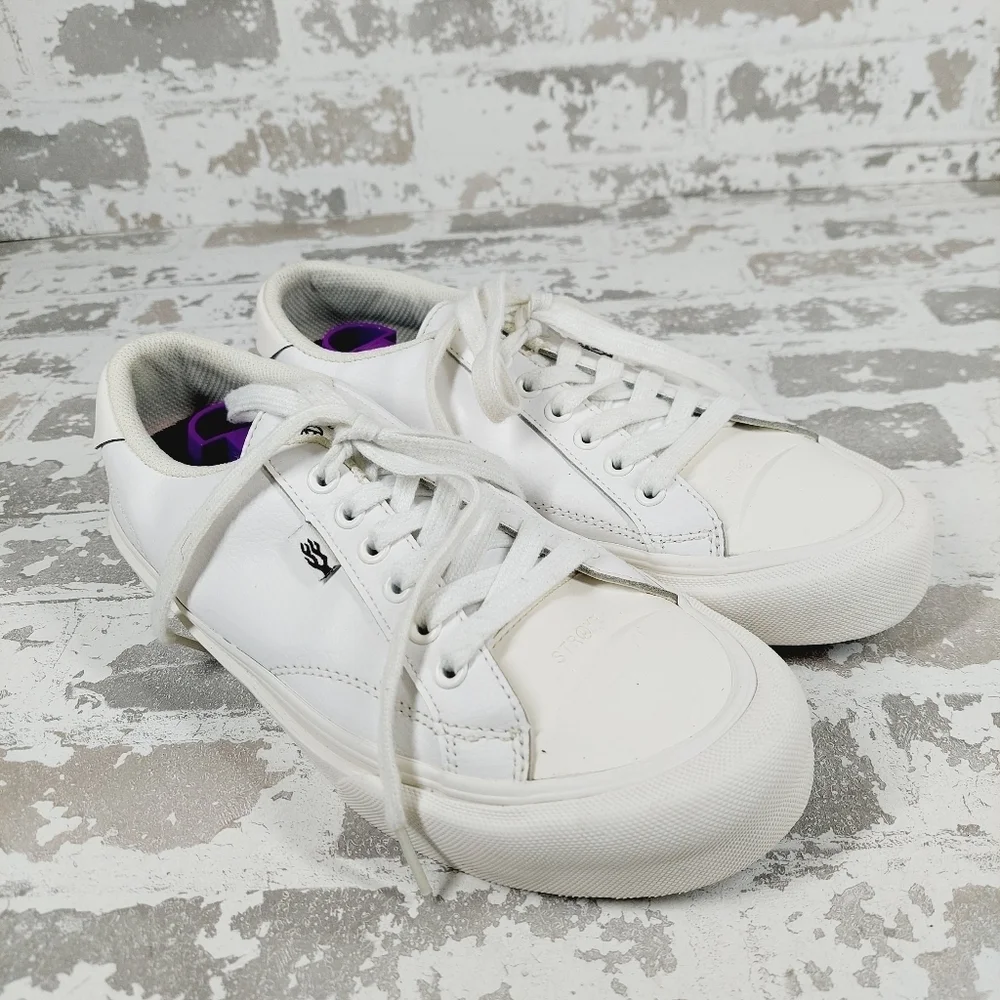 STRAYE White Sidewalk Low-Top Sneakers V477