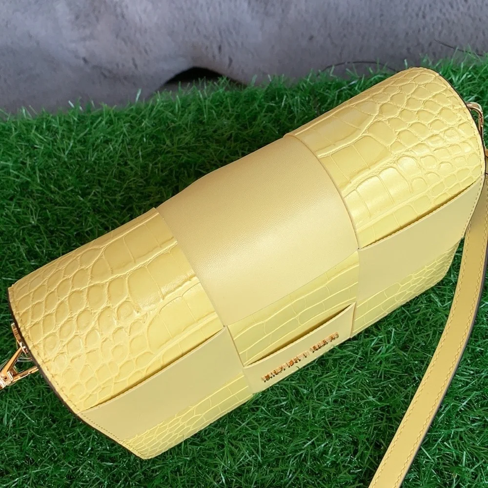Michael Kors snap 25”d