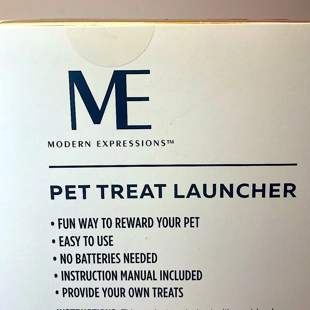 NEW MODERN EXPRESSION PET TREAT LAUNCER