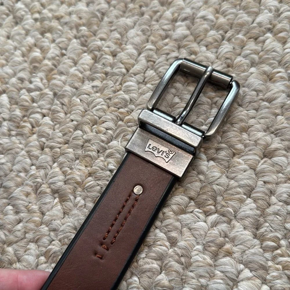 Reversible Levi’s black and brown child’s belt in great condition